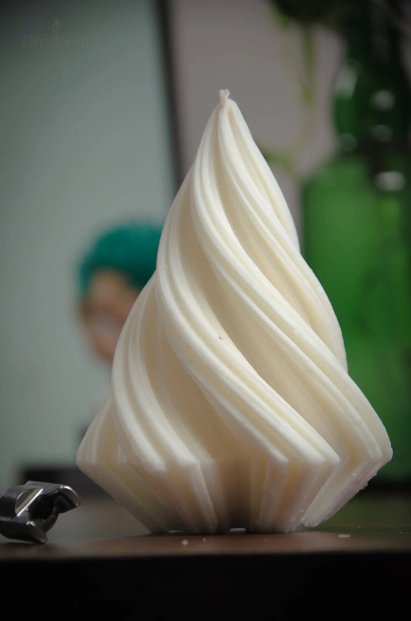 Twisted Swirl Sculptural Candle – Mauve Diyaloom